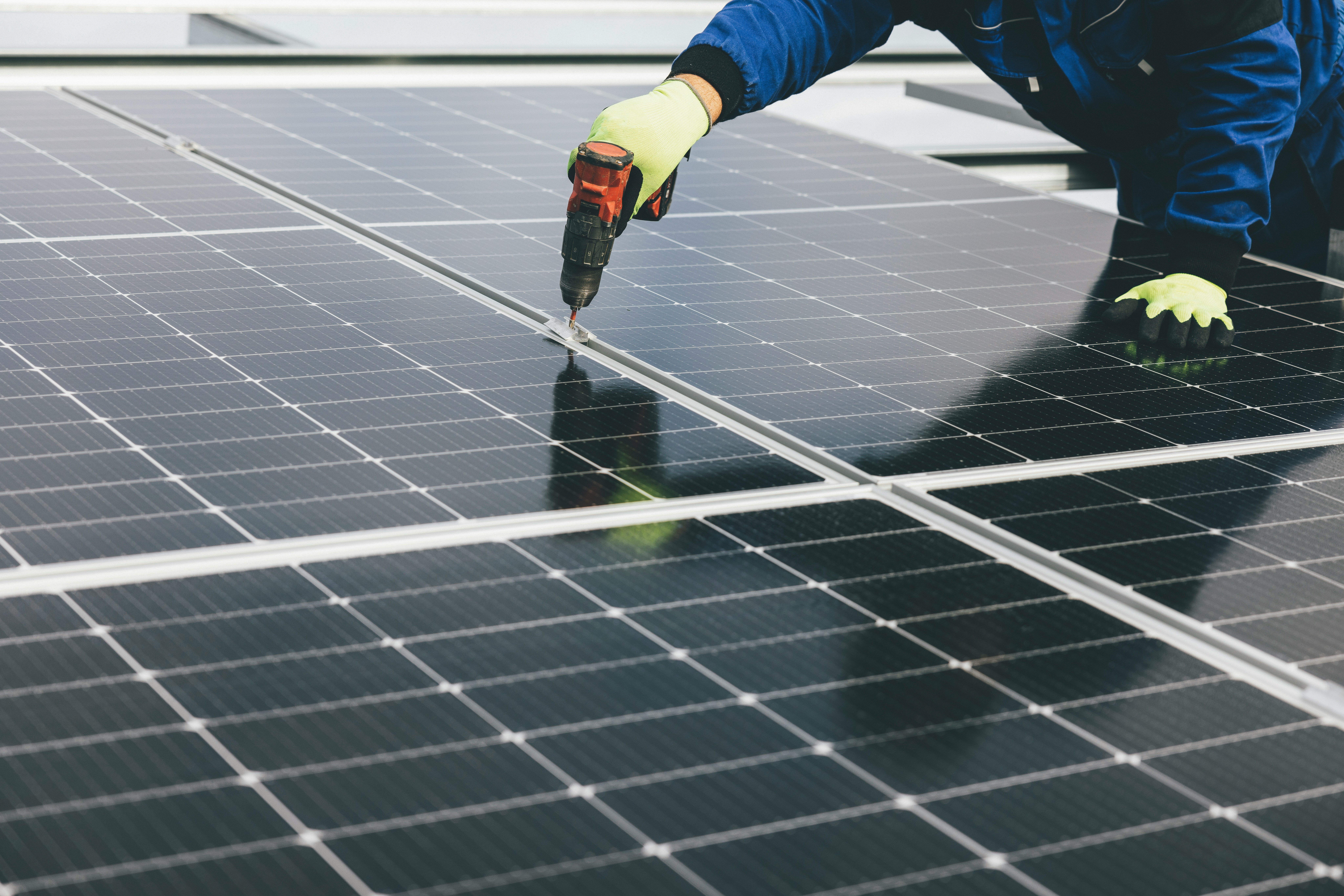 Modern Commercial Rooftop Solar Installation